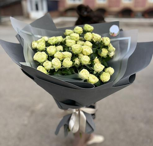 Букет Белые кустовые розы Солинеро в Новой Усмани