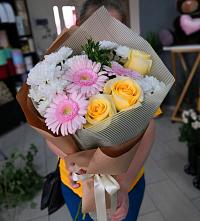 Букет цветов из:  Герберы, Розы и Хризантемы в Новой Усмани