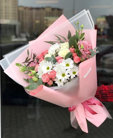 Букет цветов из: Розы, Лизиантусы и Хризантемы в Новой Усмани